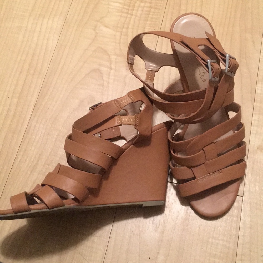 Heels - Picture 2 of 3